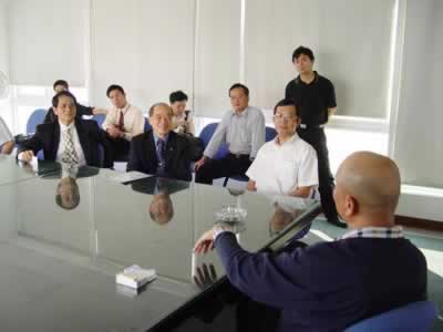臺灣軟件代表與正航軟件董事長賴光郎熱烈交談